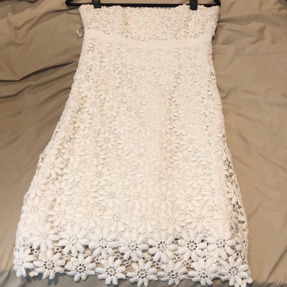 Lilly Pulitzer Dresses & Skirts - Lilly Pulitzer strapless eyelet dress Lilly Pulitzer Dresses & Skirts - Lilly Pulitzer strapless eyelet dress